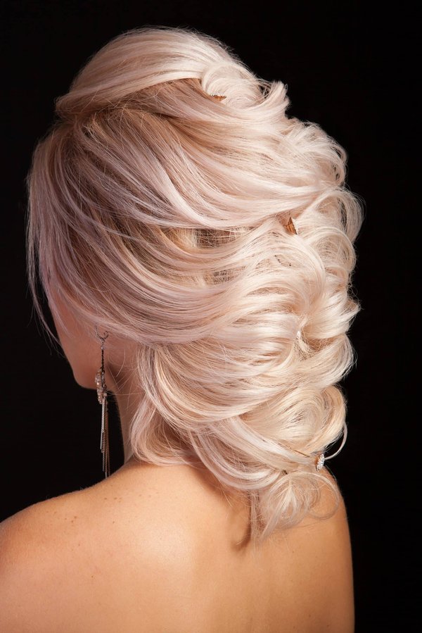 Comment réaliser une coiffure protectrice pour cheveux afro sans les casser?